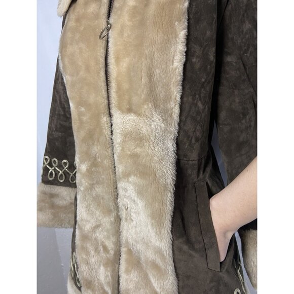 Vintage 60/70s ILGWU Faux Fur & Suede Women's Coat With Embroidered Cuffs & Quil - Picture 6 of 16